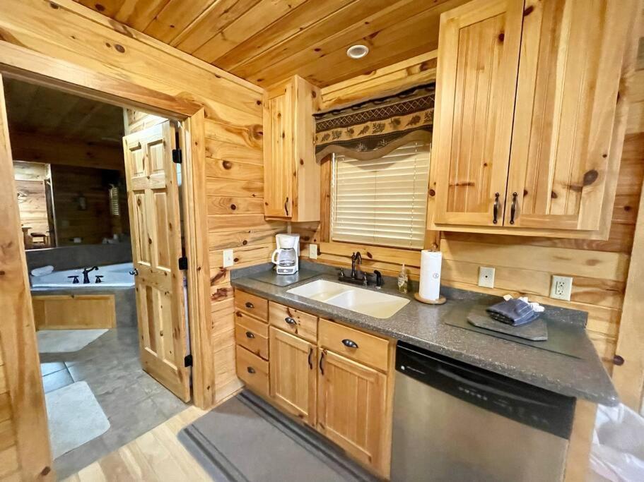 2 Bed Cabin Hot Tub Close To Helen #16 Kültér fotó