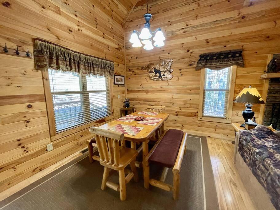 2 Bed Cabin Hot Tub Close To Helen #16 Kültér fotó