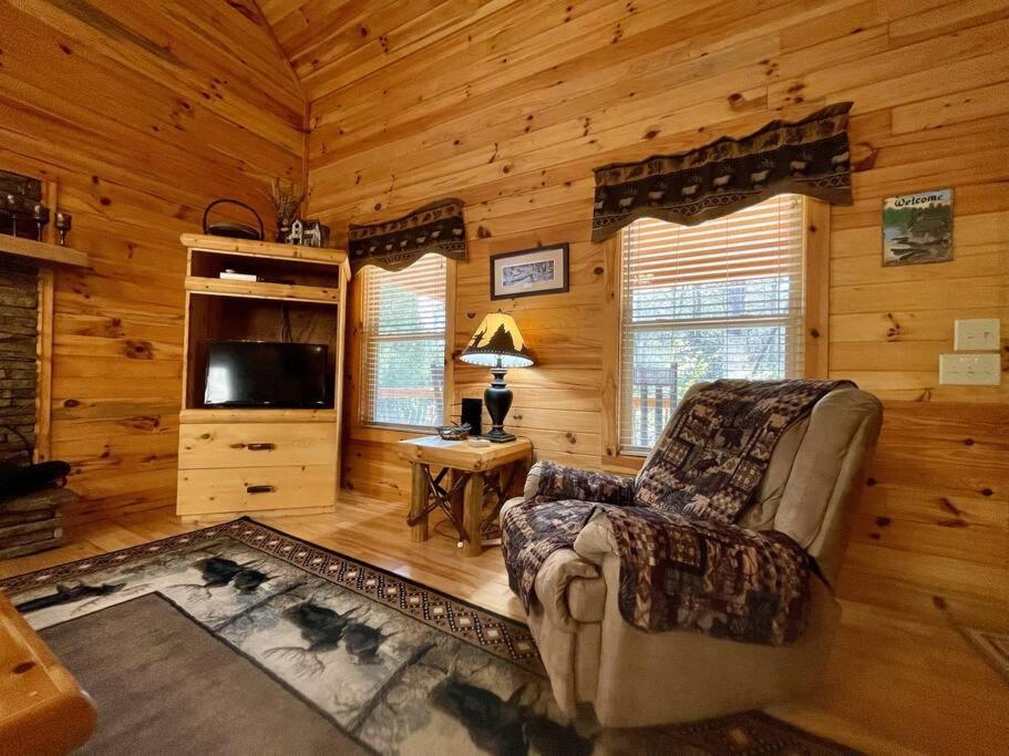 2 Bed Cabin Hot Tub Close To Helen #16 Kültér fotó